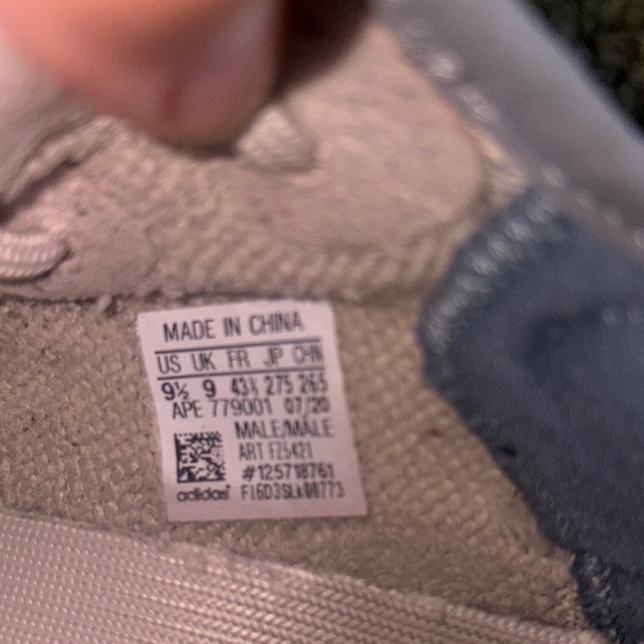 Yeezy Men’s 9.5 grey and tan - Picture 6 of 8